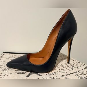 New In Box Navy Heel/Pump -10
